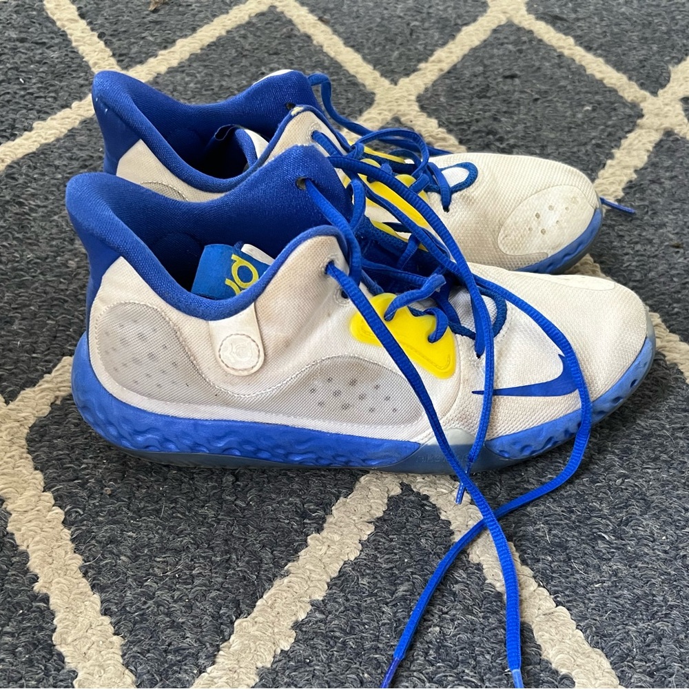 Boys Nike KD basketball shoes 6y